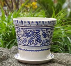 flower-platter-handthrown-handmade-hand-painted-mexican-pottery-gorkygonzalez-gorkypottery-flowers-garden-blueandwhite-garden-decor-flowerpot-decoration