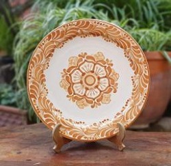 mexican-pottery-plates-handmade-mexico-tabledecor-flower-motives-amazon-etsy-gifts-mom-garden-friends