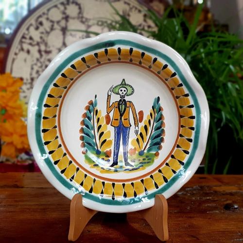 artesanias mexicanas ceramica talavera Majolica pintada en Taller de Gorky Gonzalez Guanajuato Mexico
