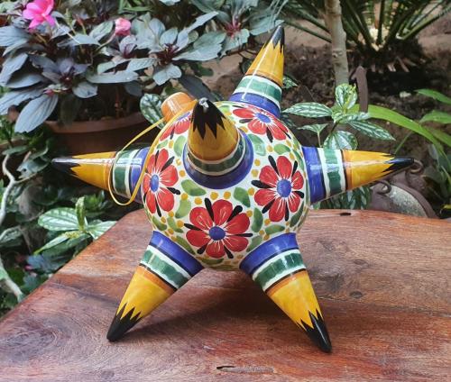 mexican-gifts-ceramic-pottery-hand-crafts-guanajuato-mexico-decor-home-and-garden-pinata-party-traditions-handpainted