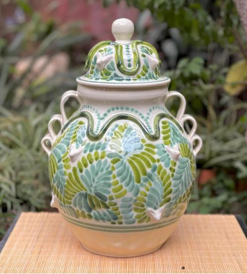 artesanias mexicanas ceramica talavera Majolica pintada en Taller de Gorky Gonzalez Guanajuato Mexico