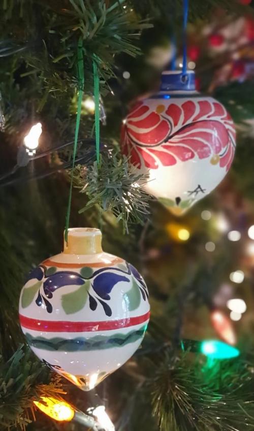 artesanias mexicanas ceramica talavera Majolica pintada en Taller de Gorky Gonzalez Guanajuato Mexico